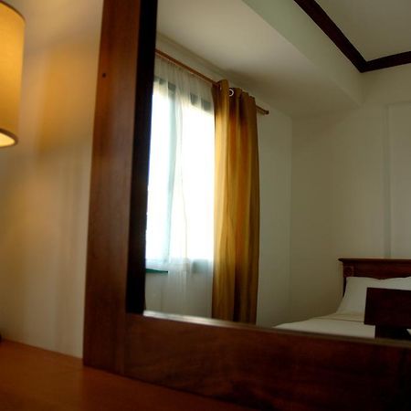 فندق Isabelle Royale Makati ماكاتي المظهر الخارجي الصورة