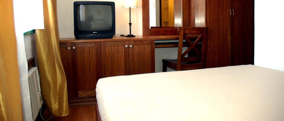 فندق Isabelle Royale Makati ماكاتي المظهر الخارجي الصورة