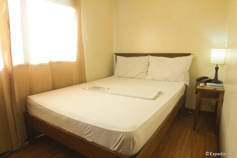 فندق Isabelle Royale Makati ماكاتي المظهر الخارجي الصورة